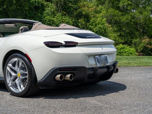 Used 2024 Ferrari Roma Spider RWD image 21