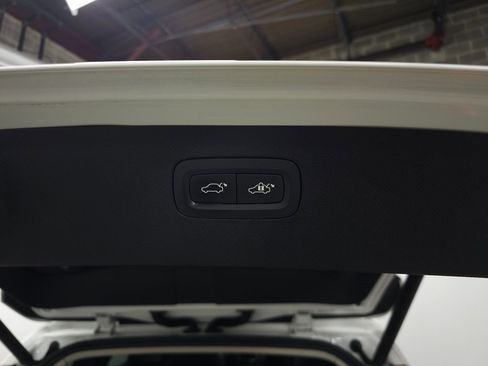 Used 2016 Volvo XC90 T6 Inscription w/ Vision Package image 9