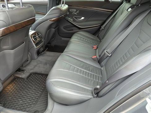 Used 2018 Mercedes-Benz S 560 Sedan image 19