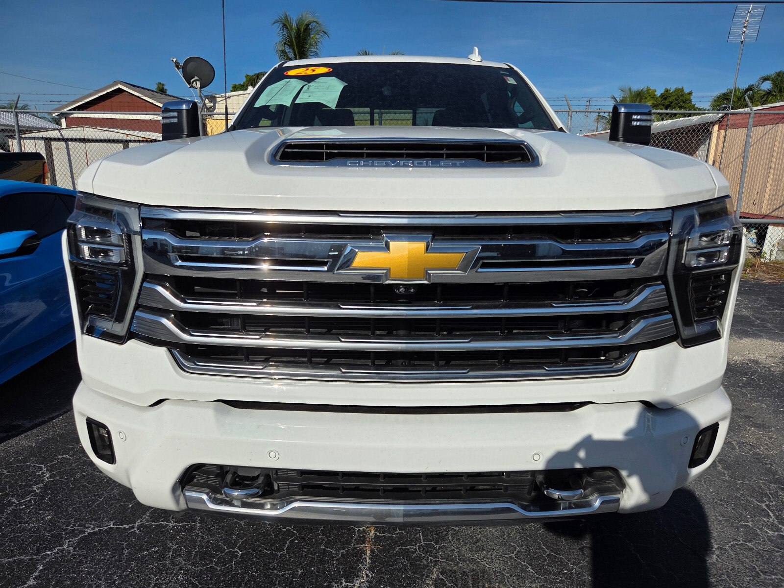Used 2025 Chevrolet Silverado 3500 High Country w/ High Country Premium Package AWD/4WD image 2