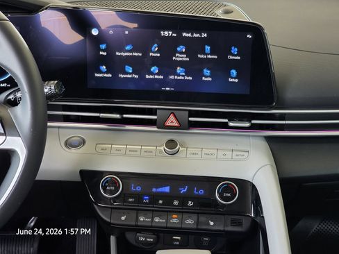 Certified 2025 Hyundai Elantra Limited FWD image 21