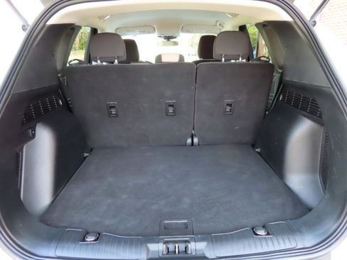 Used 2021 Ford Escape SE image 19