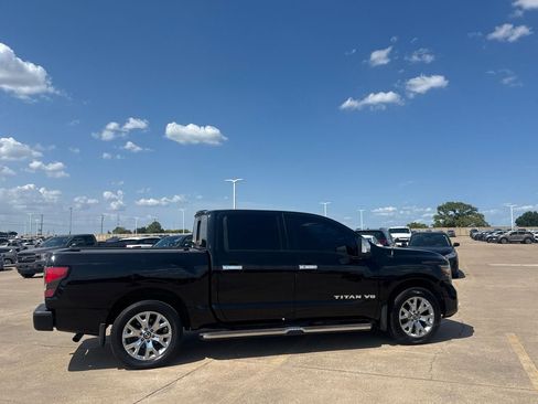 Used 2020 Nissan Titan SL w/ Moonroof Package RWD image 26