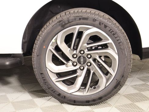 New 2026 Lincoln Navigator Premiere AWD/4WD image 19