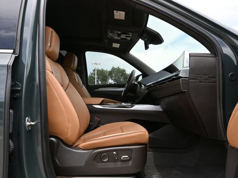 Used 2026 Cadillac Escalade Luxury w/ Touring Package AWD/4WD image 26