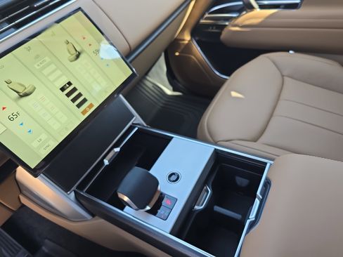 New 2026 Land Rover Range Rover Long Wheelbase SE image 25