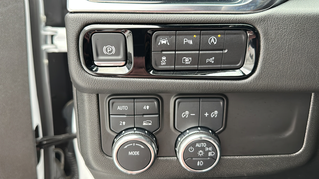 Used 2025 GMC Yukon XL Denali AWD/4WD image 21