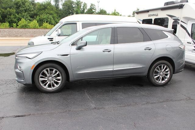 Used 2024 Buick Enclave Avenir w/ Avenir Technology Package AWD/4WD image 2