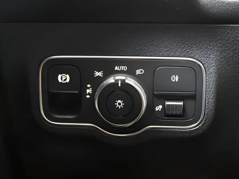 Used 2021 Mercedes-Benz GLB 35 AMG 4MATIC image 23