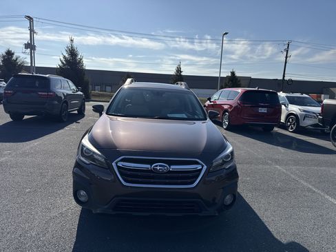 Used 2019 Subaru Outback 2.5i Limited w/ Popular Package #2 image 3