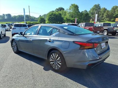 Used 2025 Nissan Altima 2.5 SV FWD image 10