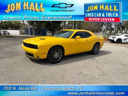 Used 2017 Dodge Challenger GT image 2