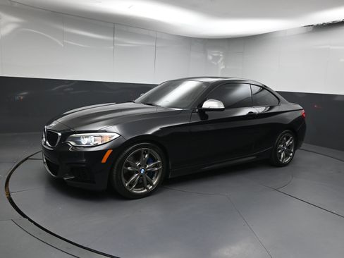 Used 2016 BMW M235i Coupe image 1