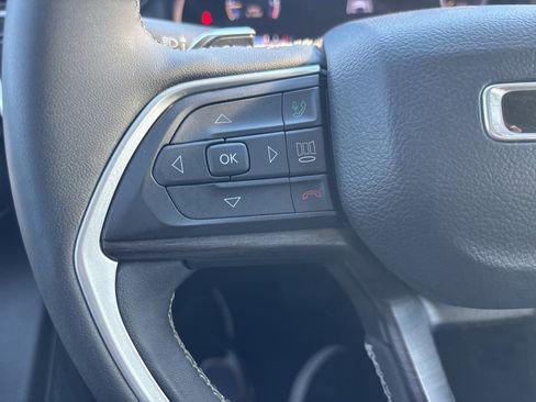 Used 2023 Jeep Grand Cherokee Limited w/ Black Appearance Package image 14