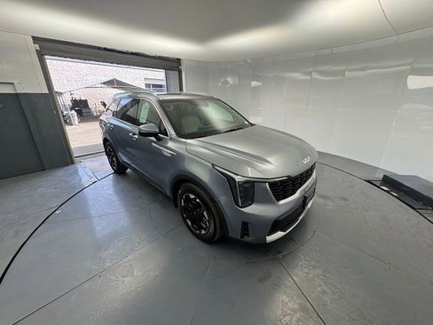 Used 2025 Kia Sorento S w/ Panoramic Sunroof Package image 7