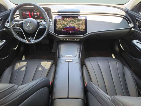 Used 2025 Mercedes-Benz E 350 4MATIC Sedan image 35