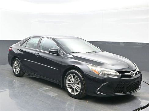 Used 2015 Toyota Camry SE image 8