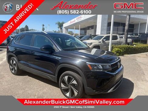 Used 2024 Volkswagen Taos SE AWD/4WD image 1