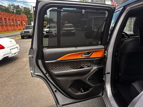 Used 2023 Jeep Grand Cherokee Summit AWD/4WD image 15