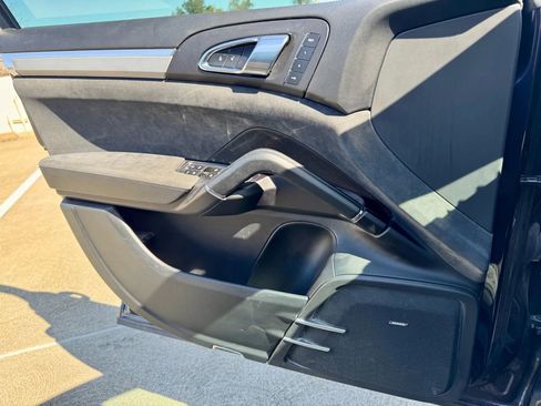 Used 2018 Porsche Cayenne GTS w/ Premium Package Plus AWD/4WD image 27