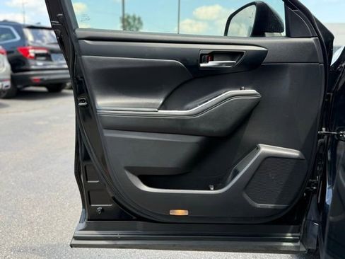 Used 2022 Toyota Highlander XSE image 10