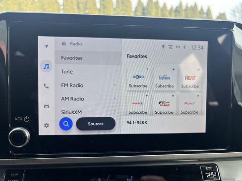 Used 2025 Toyota Camry SE image 26