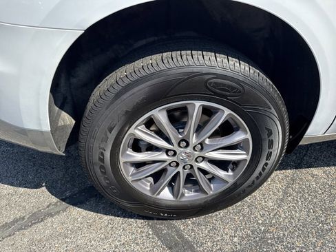 Used 2024 Buick Enclave Premium image 4