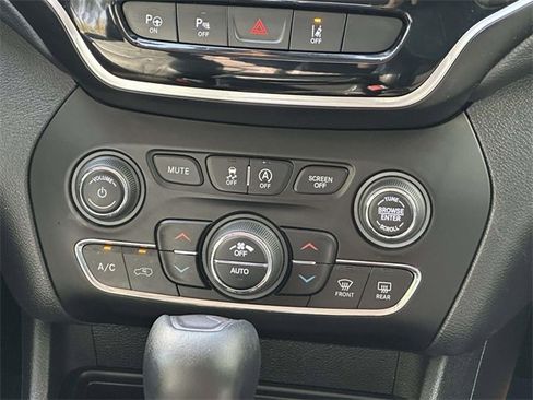 Used 2021 Jeep Cherokee Limited w/ Mopar Interior Package image 12