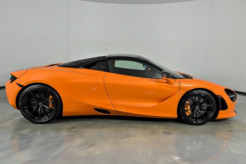 Used 2022 McLaren 720S Spider RWD image 13