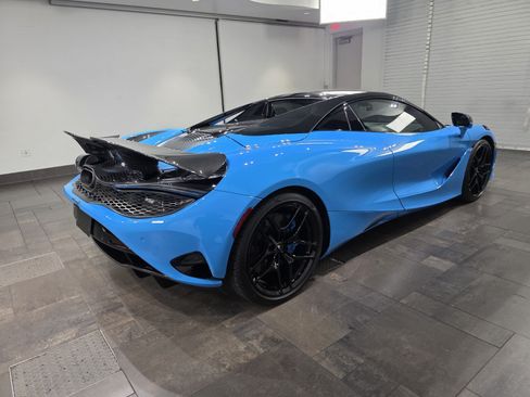 Used 2024 McLaren 750S Spider RWD image 19