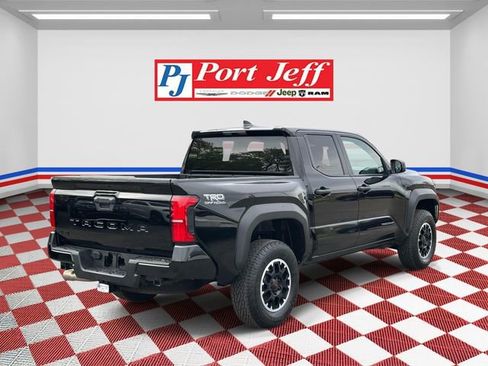 Used 2024 Toyota Tacoma TRD Off-Road AWD/4WD image 4