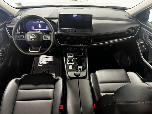 Used 2025 Nissan Rogue SL AWD/4WD image 29