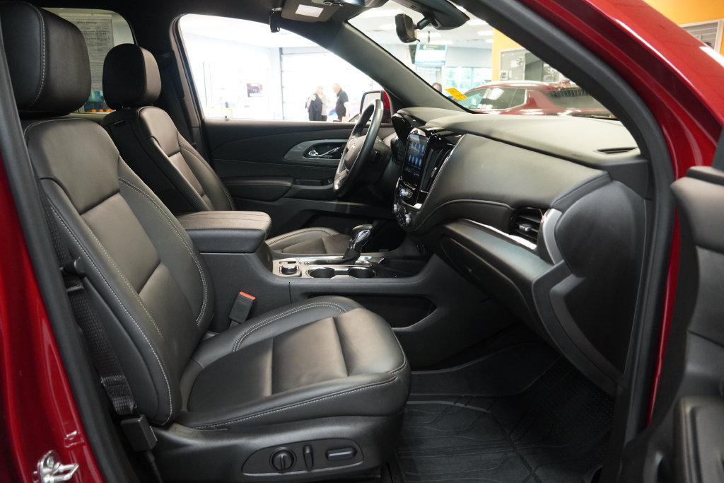 Used 2023 Chevrolet Traverse LT w/ LT Premium Package AWD/4WD image 45