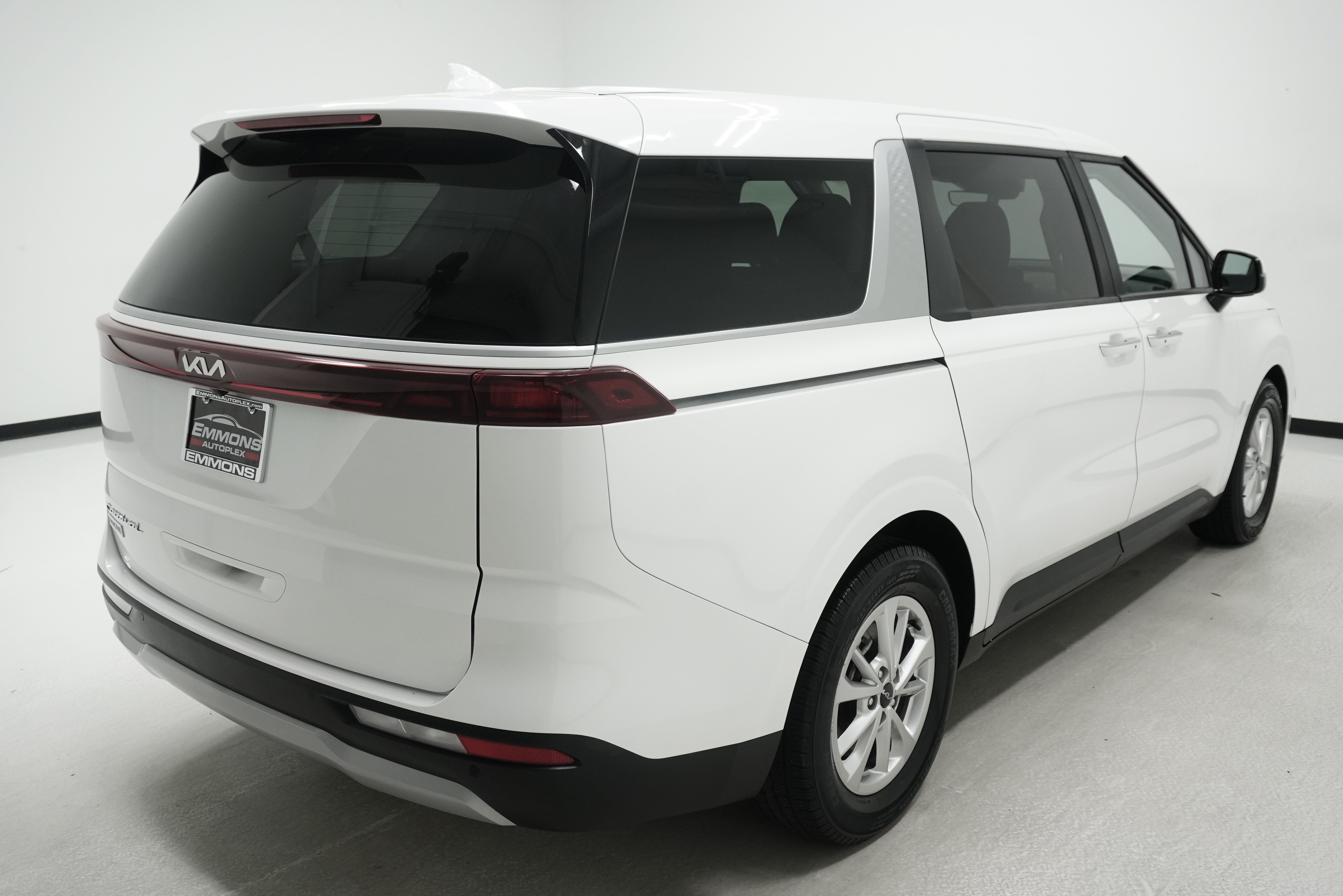 Used 2022 Kia Carnival LX FWD image 4