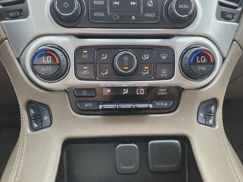 Used 2019 GMC Yukon XL SLT w/ Premium Edition AWD/4WD image 32