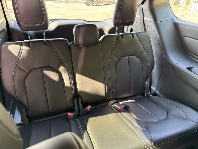 New 2027 Chrysler Pacifica Select FWD image 12