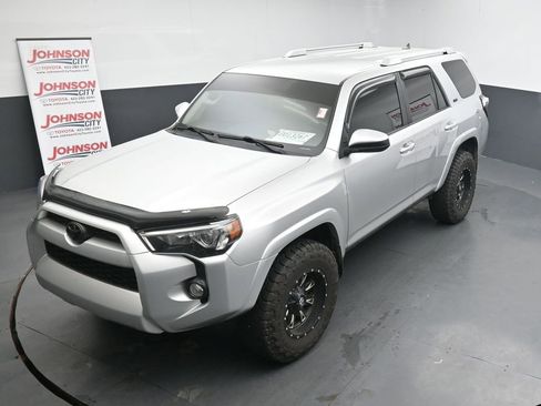 Used 2016 Toyota 4Runner SR5 image 12