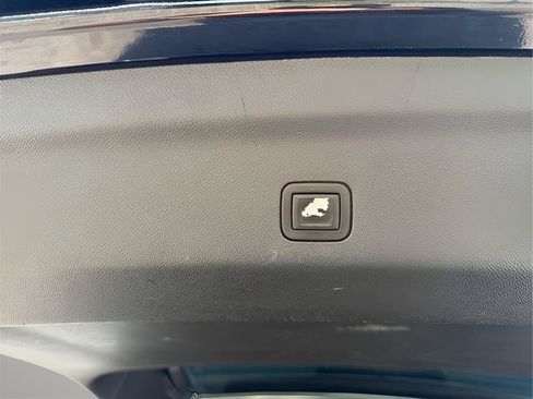 Used 2022 Chevrolet Suburban LT w/ LT Signature Package RWD image 19