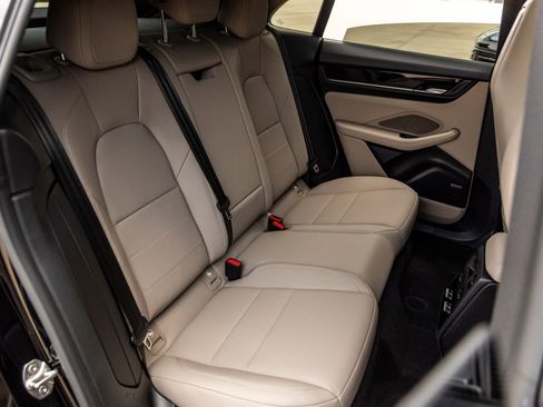 Certified 2025 Porsche Macan 4 Electric image 37