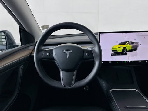 Used 2023 Tesla Model Y Long Range AWD/4WD image 16