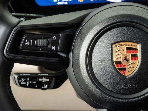 Used 2025 Porsche Macan Electric RWD image 10