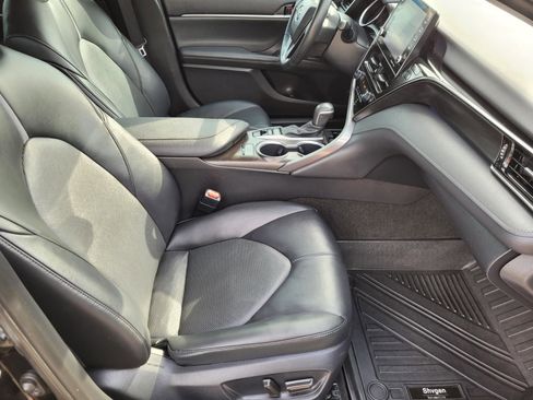 Used 2023 Toyota Camry XLE image 10