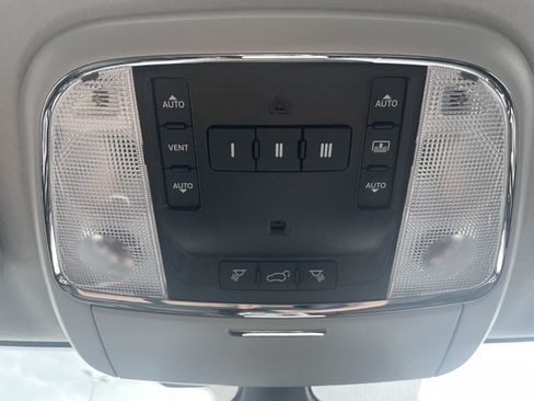 Used 2021 Jeep Grand Cherokee Summit AWD/4WD image 25