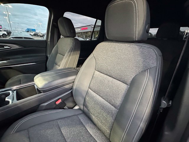 Used 2025 Chevrolet Traverse LT w/ Midnight/Sport Edition FWD image 24