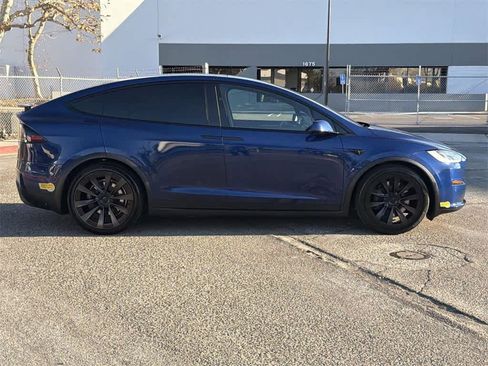 Used 2022 Tesla Model X Plaid image 7