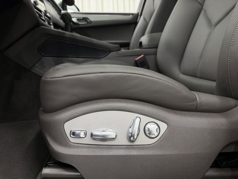 New 2026 Porsche Macan image 32
