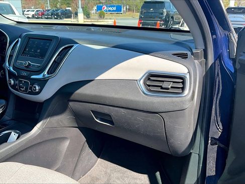 Used 2022 Chevrolet Equinox LS image 17