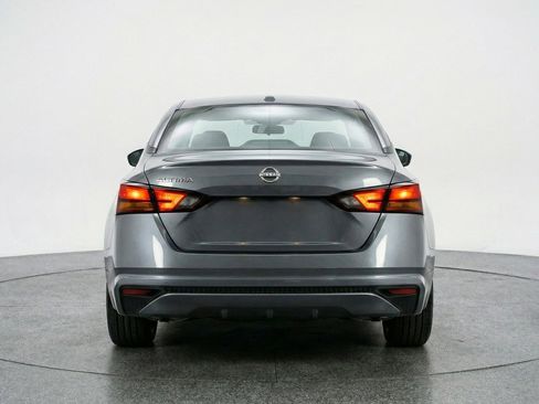 Used 2025 Nissan Altima 2.5 SV FWD image 7