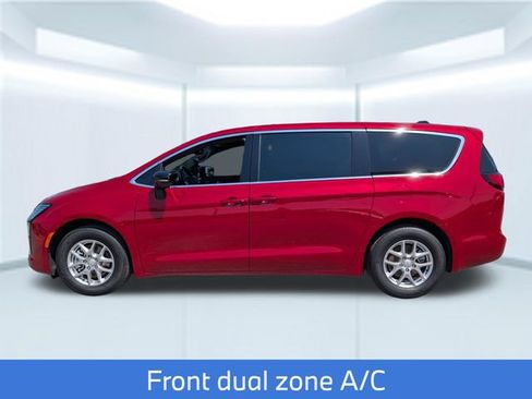 New 2027 Chrysler Pacifica Select FWD image 2