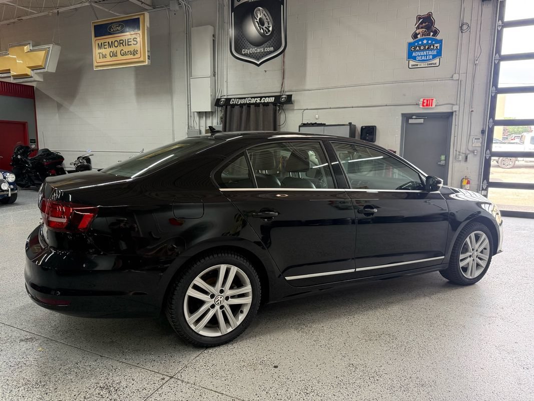 Used 2017 Volkswagen Jetta SEL FWD image 5